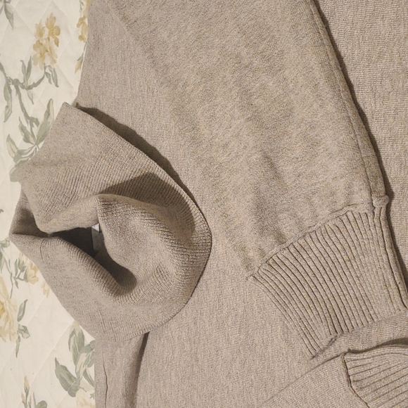 Sweater - Picture 4 of 6